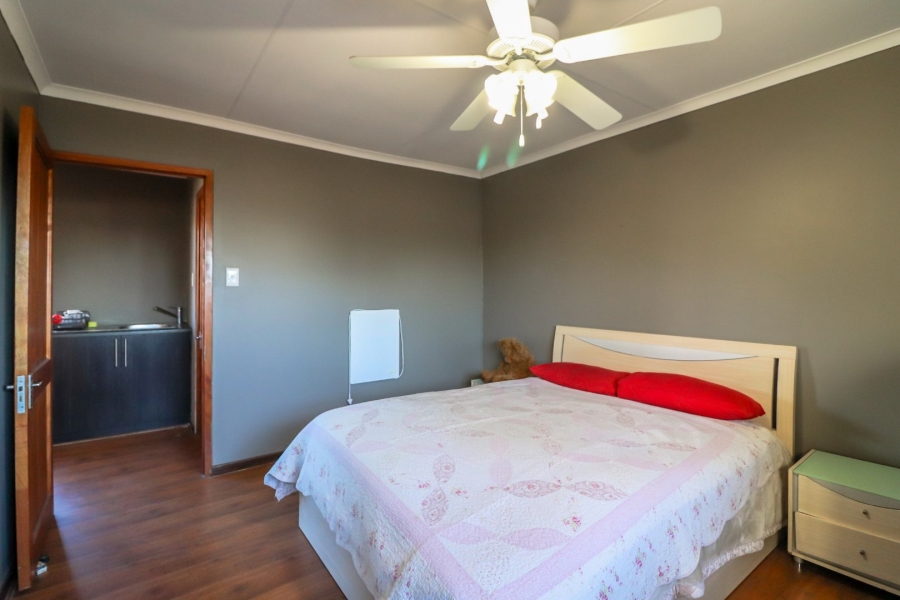 6 Bedroom Property for Sale in Heuwelsig Free State